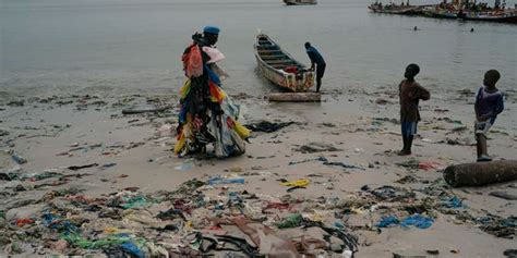 cleaning mud Senegal|Support Senegal propre: Clean Up, Plant Trees, Make Change.